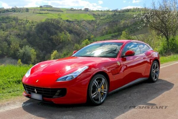 Ferrari GTC4 Lusso v12